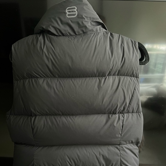 Aritzia Supersnug Puff Vest - Black Size L - Picture 3 of 4